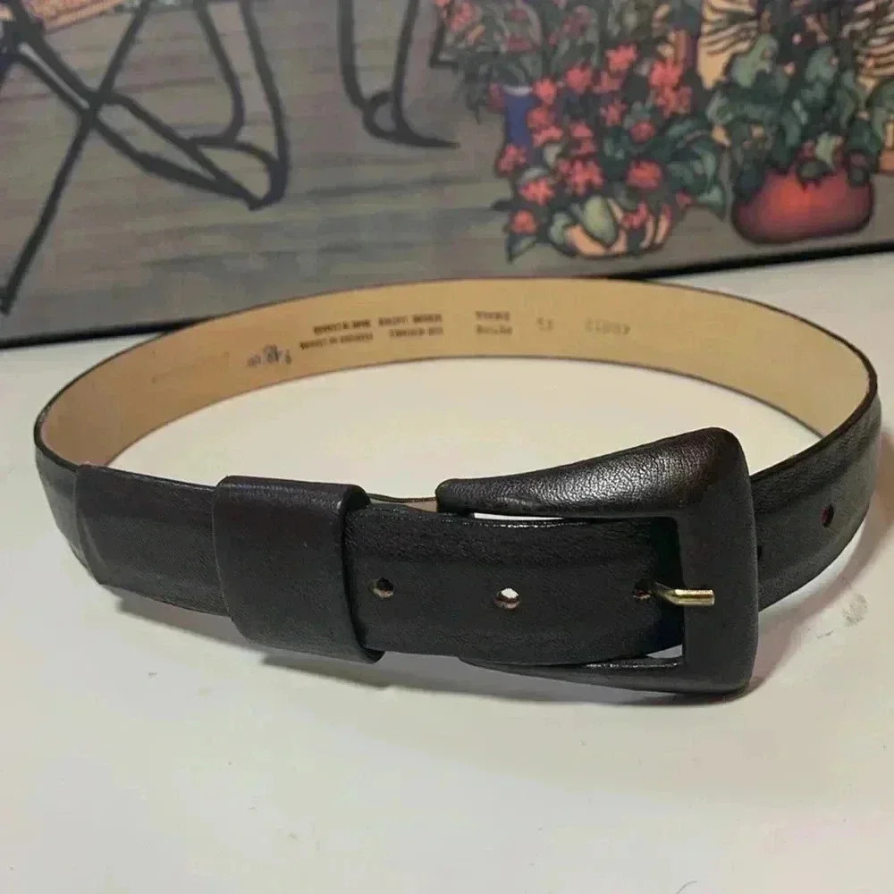Renaissance brown leather belt with leather buckle Size XS